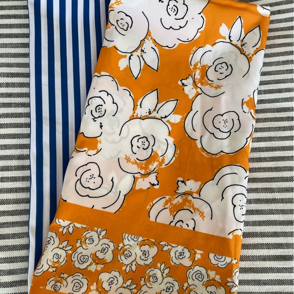 Accessories - Pair women’s scarves